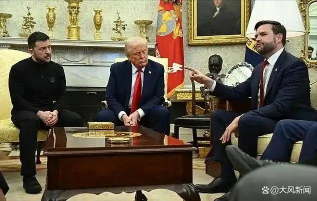 美国副总统万斯（右）成为这次争吵的“发起者”和“收尾人”